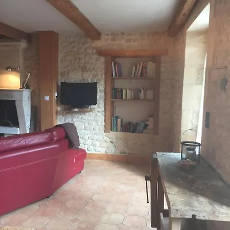 Maison Authentique, Pierres De Taille, Cheminée. * Saint-Sornin (Charente-Maritime)