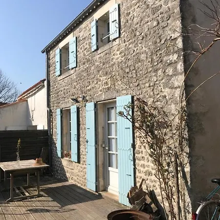 Сasa de vacaciones Maison Authentique, Pierres De Taille, Cheminée. Saint-Sornin (Charente-Maritime)